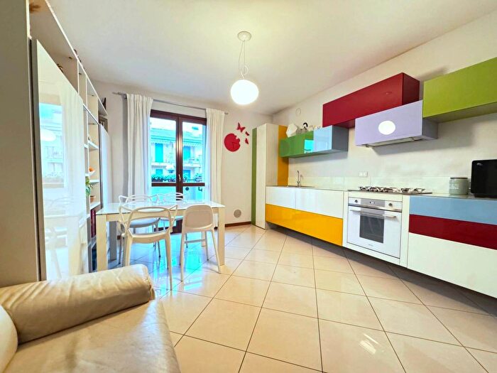 Appartamento trilocale in affitto in Via Madre Teresa di Calcutta, Centro, Cernusco sul Naviglio