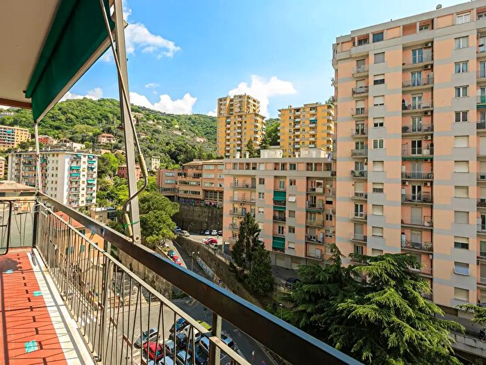 Appartamento con 5 locali in vendita in Via Piero Pinetti B, Genova
