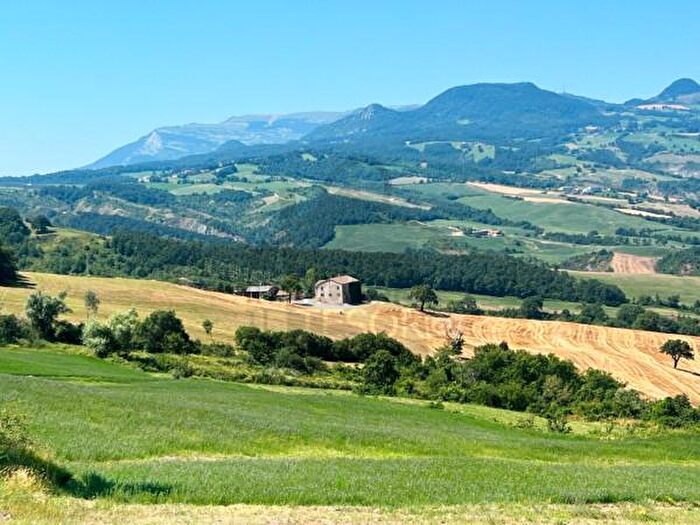 Casa con 6 locali in vendita in Case Giogano, San Leo