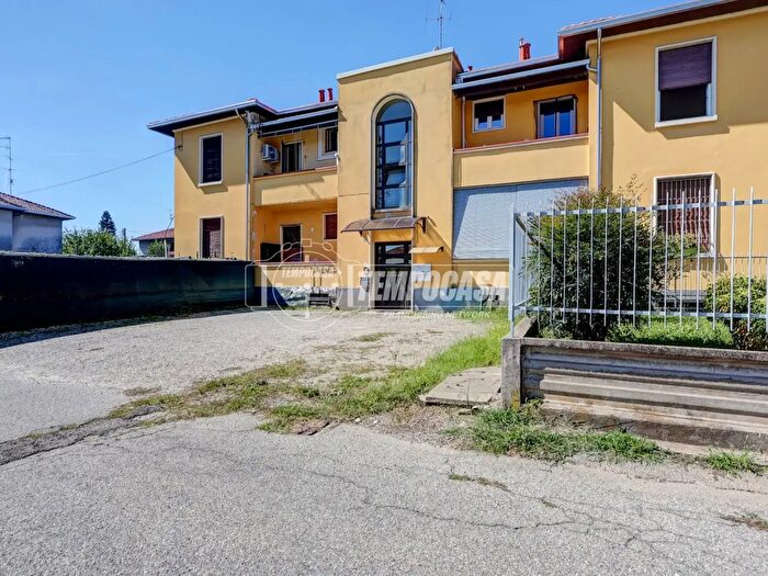 Appartamento trilocale in vendita in Via Duca d'Aosta, Somma Lombardo