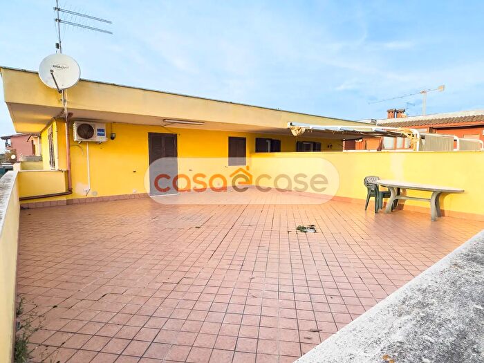 Appartamento trilocale in vendita in Via di Torvaianica Alta, Pomezia