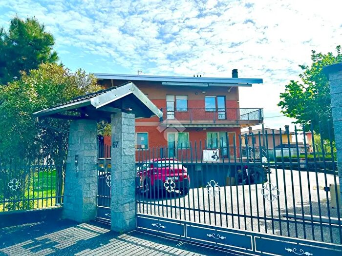 Case in Vendita e in Affitto - 2