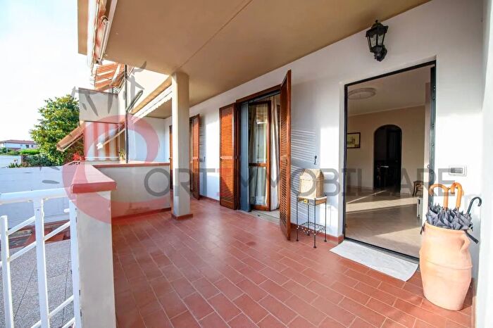 Appartamento quadrilocale in vendita in Via Mario Camerini Follonica, Follonica