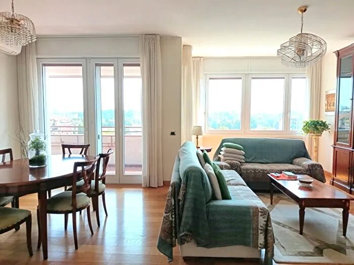 Appartamento trilocale in vendita in Viale Monte Ceneri, Milano