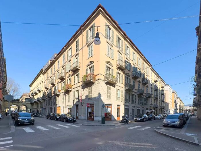 Appartamento bilocale in affitto in Via Massena, Torino