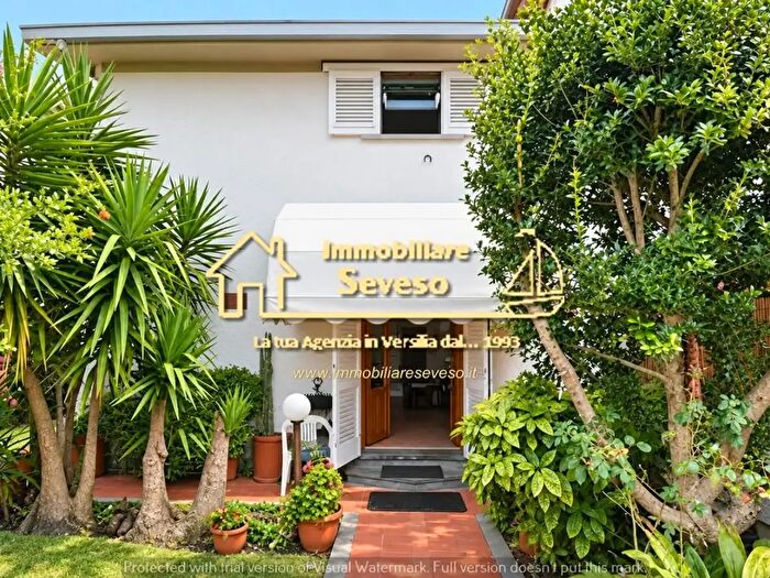 Casa con 6 locali in vendita in Forte Dei Marmi