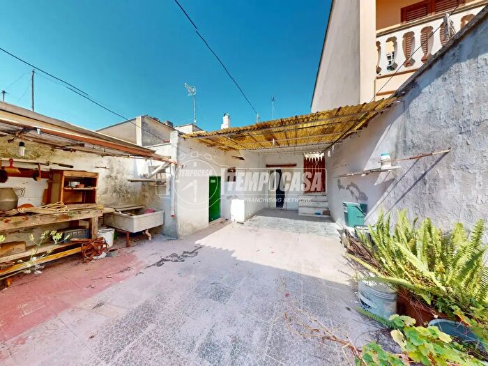 Casa quadrilocale in vendita in Via Martiri Ungheresi, Palmariggi