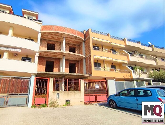 Casa con 6 locali in vendita in Mondragone