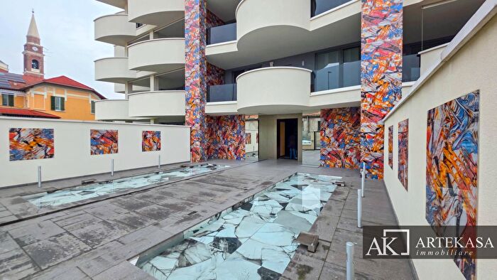 Appartamento trilocale in vendita in Via Monte San Gabriele, Novara