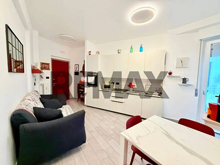 Appartamento trilocale in vendita in Viale Montello, Mantova