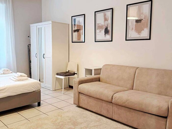 Appartamento trilocale in affitto in Via Eugenio Villoresi, Navigli Darsena, Milano