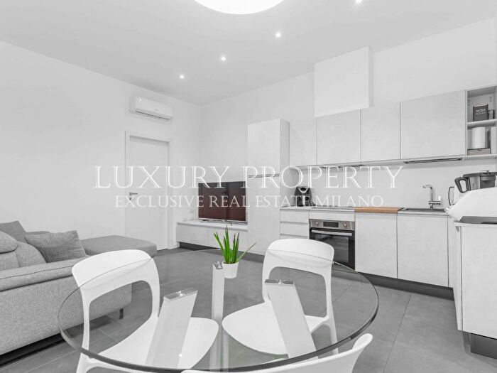 Appartamento bilocale in affitto in Via Ugo Bassi, Isola, Milano