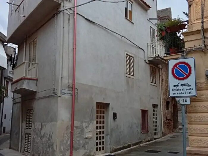 Casa con 6 locali in vendita in Via della Misericordia, Gualtieri Sicamino'