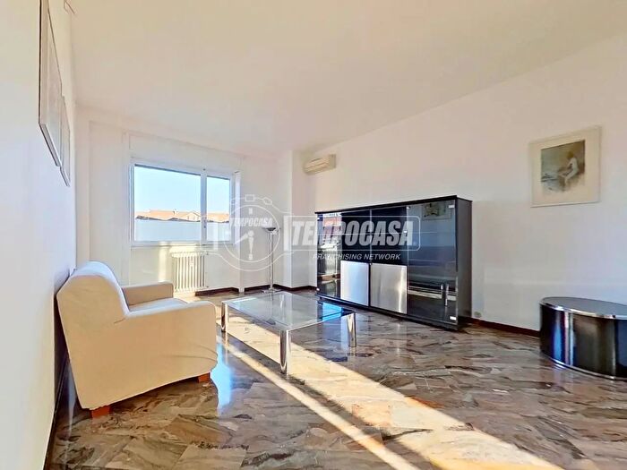 Appartamento quadrilocale in vendita in Via Pontida, Legnano