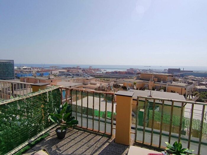 Appartamento trilocale in vendita in Via Coronata, Cornigliano, Genova