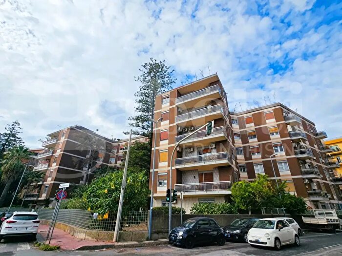 Appartamento trilocale in vendita in Viale Regina Margherita, Messina