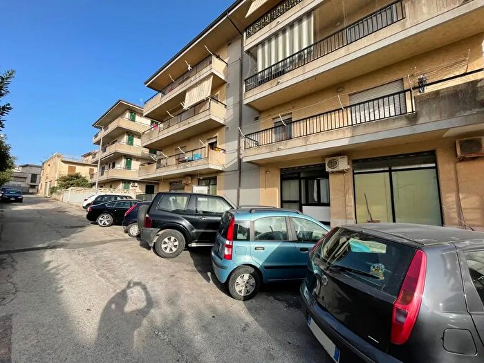 Appartamento con 7 locali in affitto in Via Sacro Cuore, Modica