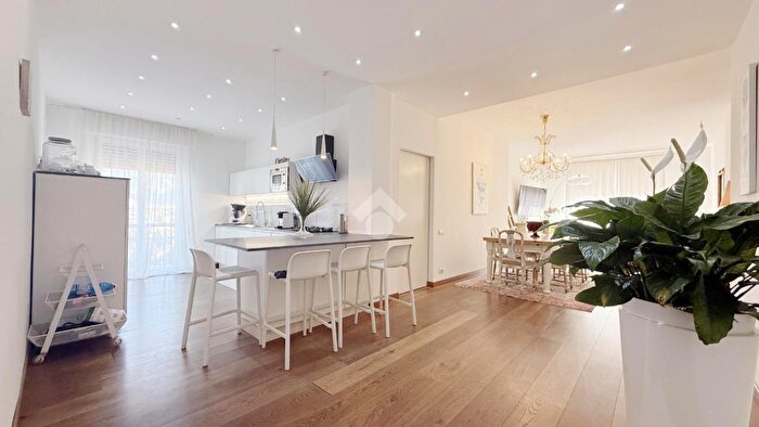 Appartamento quadrilocale in vendita in Via Capitano Michele Fiorillo, Carrara