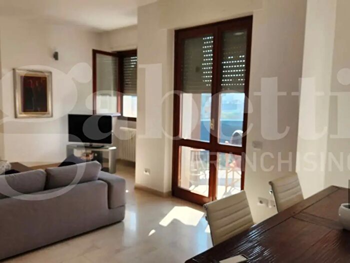 Appartamento quadrilocale in vendita in Via Sapri, Milano