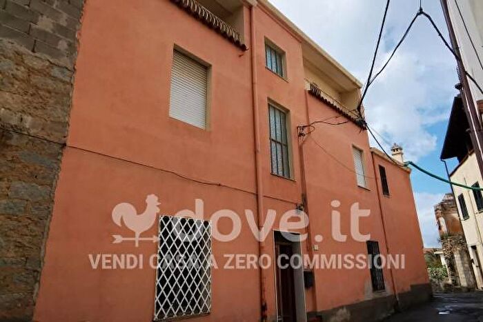 Casa con 5 locali in vendita in Via Nazario Sauro, Oliena