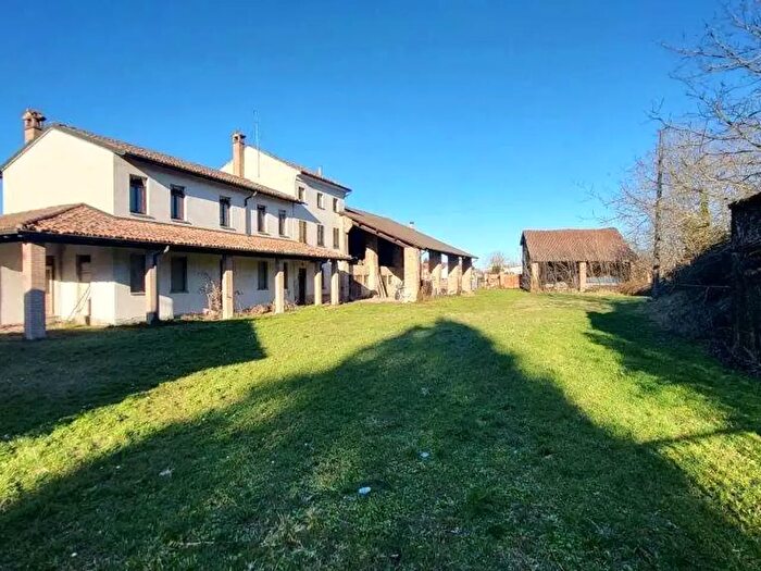 Casa con 10 locali in vendita in Via Po, Casei Gerola