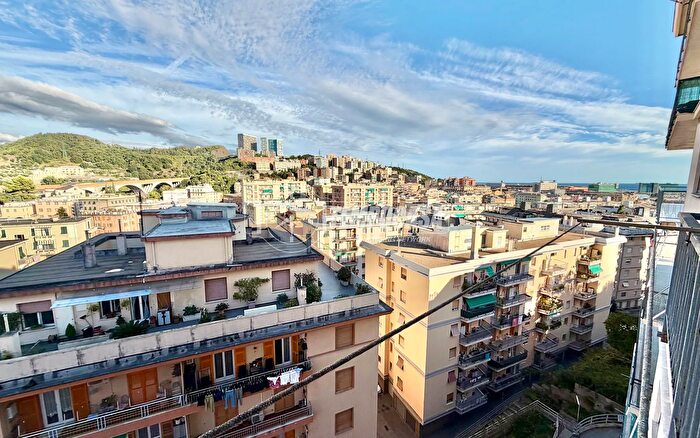 Appartamento bilocale in vendita in Via Francesco Ravaschio, Genova