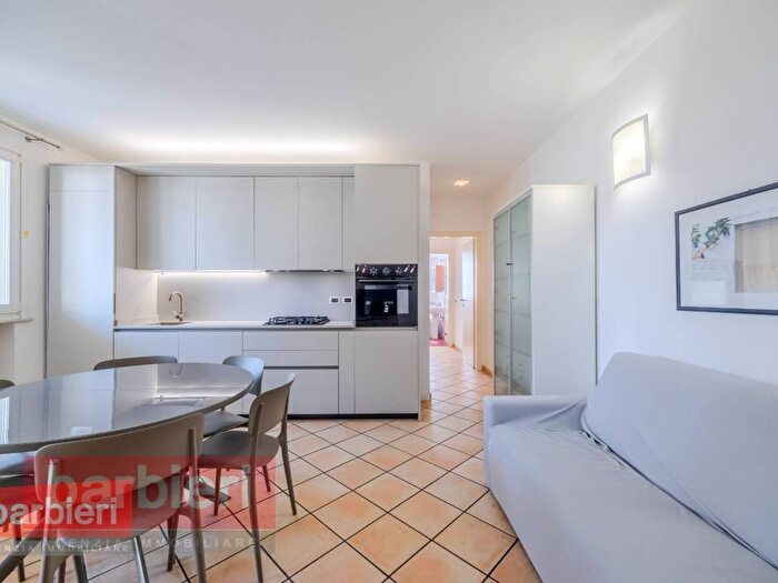 Appartamento trilocale in affitto in Rotonda silvio pellico, Centro, Cervia