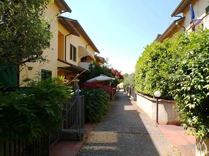 Casa con 5 locali in vendita in Via dell'Appennino, Forli'