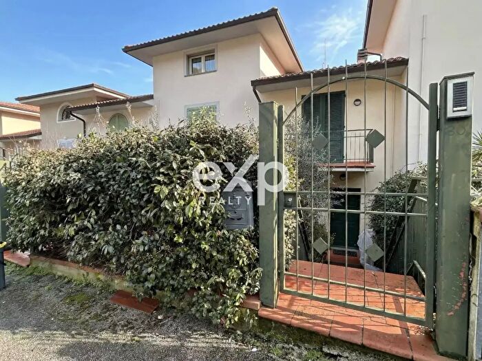 Casa con 5 locali in vendita in Carmignano