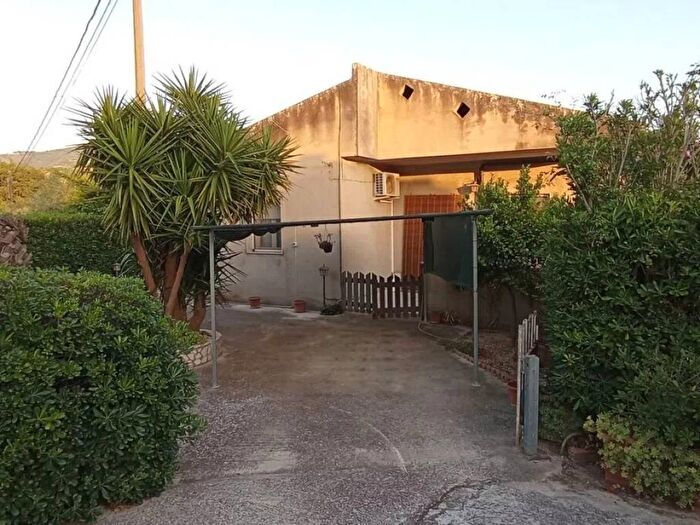 Casa quadrilocale in affitto in Chiaramonte Gulfi