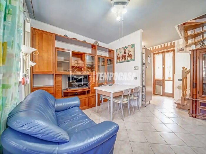 Casa trilocale in vendita in Via Cesare Battisti, Carnago