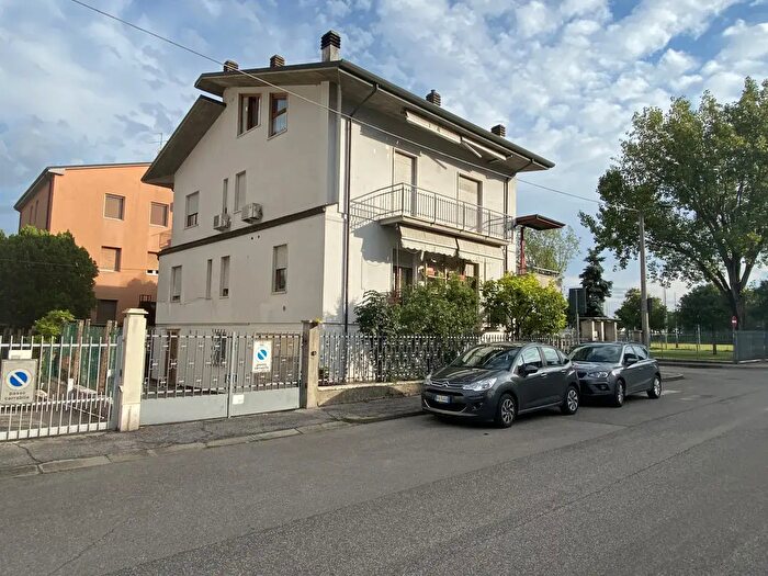 Appartamento con 5 locali in vendita in Via Velino, Verona