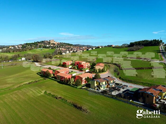 Appartamento trilocale in vendita in Via Mortola Snc, Gradara