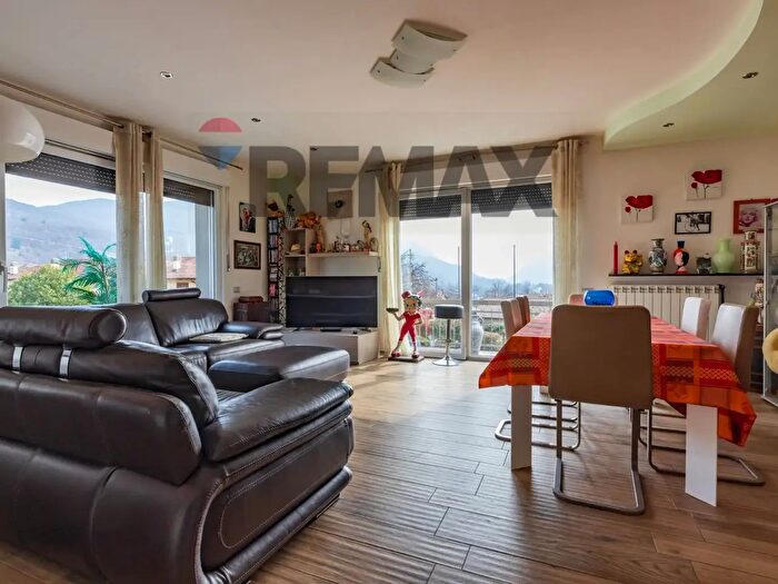 Casa con 6 locali in vendita in Via Libertà, Cugliate Fabiasco