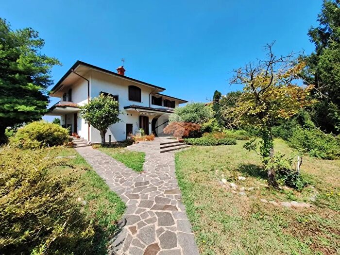 Casa con 6 locali in vendita in Via Thomas Alva Edison, Bernate Ticino