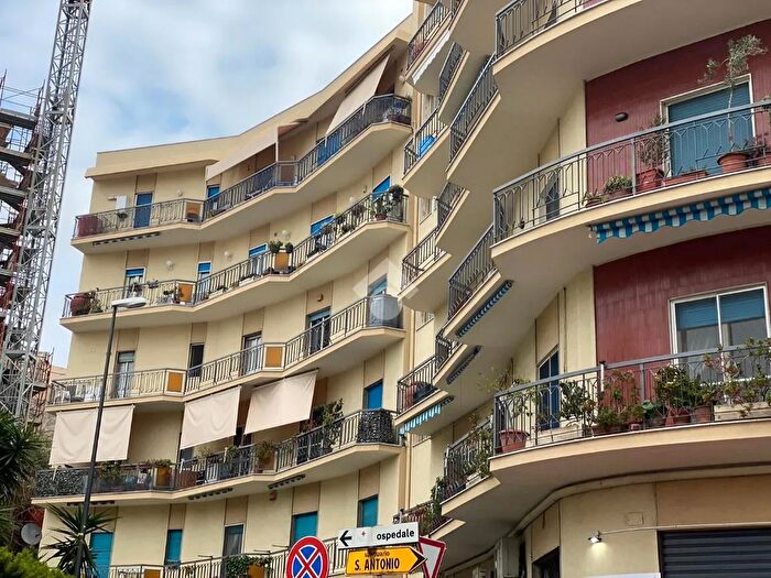 Appartamento trilocale in affitto in Via Giuseppe Melacrino, Reggio Calabria