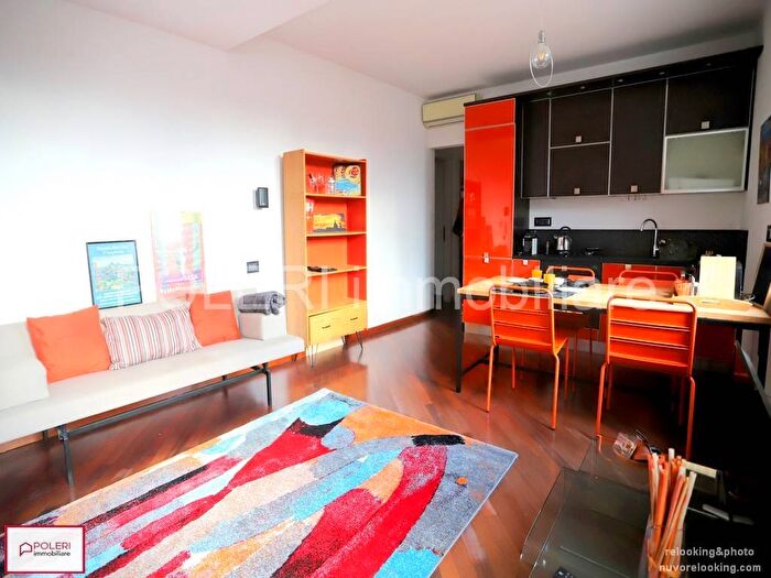 Appartamento trilocale in affitto in Via Benedetto Cairoli, Maddalena, Genova