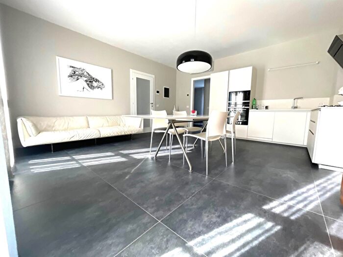 Appartamento con 6 locali in vendita in Mantova