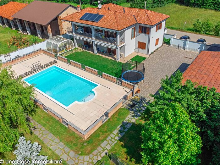 Casa con 7 locali in vendita in Romano Canavese, Romano Canavese