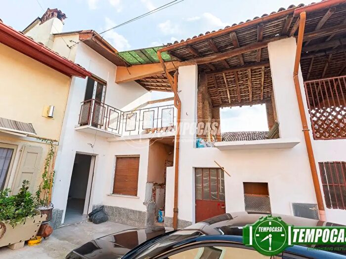 Casa trilocale in vendita in Via G Garibaldi, San Colombano Al Lambro