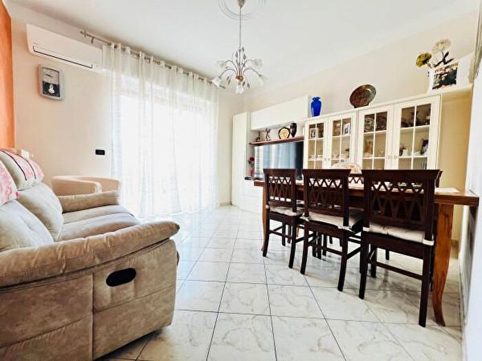 Appartamento quadrilocale in vendita in Via Alessandro Manzoni, Imperia