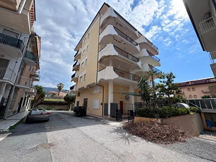 Appartamento trilocale in vendita in Via Firenze Traversa, Gizzeria