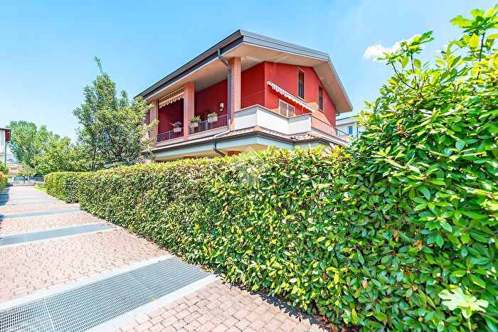 Appartamento trilocale in vendita in Via Giacomo Puccini, Lainate