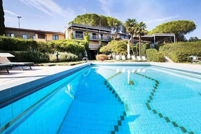 Casa con 12 locali in vendita in Via Il Vignale, Arezzo