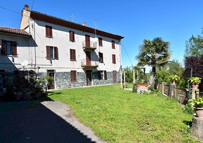 Casa con 18 locali in vendita in Via Roma, Castelletto Molina