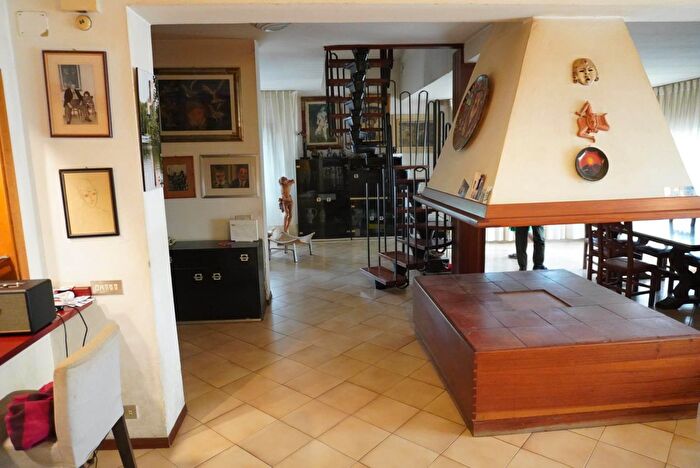 Casa con 9 locali in vendita in Montelupo Fiorentino