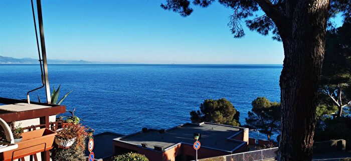Appartamento quadrilocale in affitto in Via Pini dAleppo, Varazze