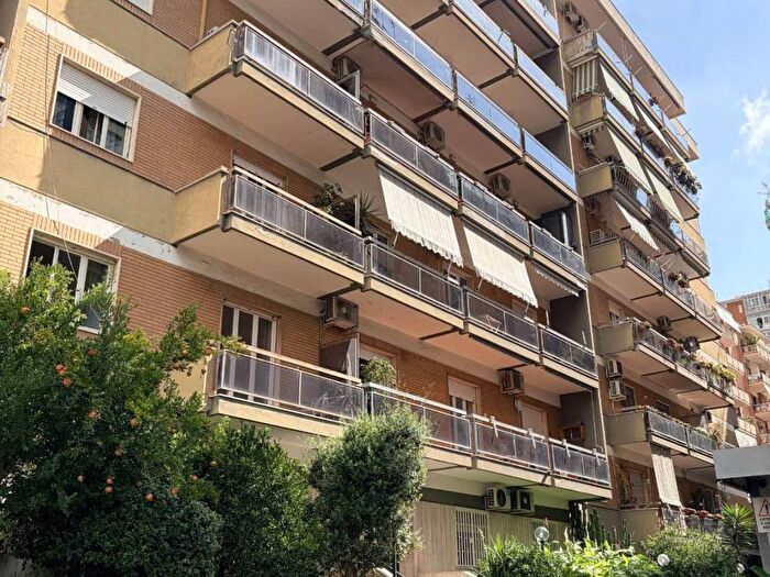 Appartamento trilocale in affitto in Pigna Omodeo, Napoli