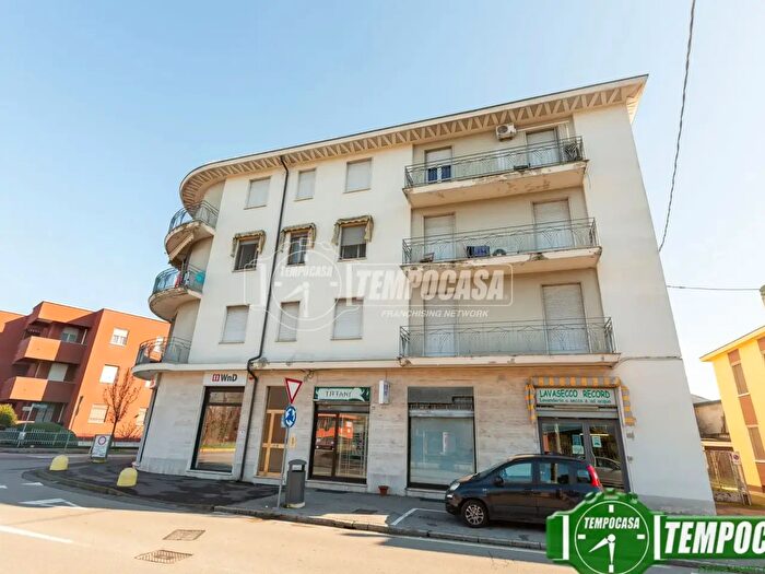 Appartamento trilocale in vendita in Via Felice Cavallotti, Casalpusterlengo