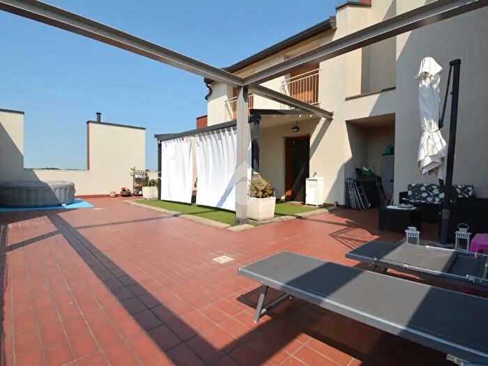 Appartamento con 5 locali in vendita in Via Pierre De Coubertin, Cavenago Di Brianza